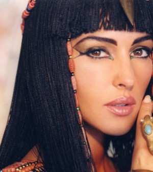egyptian-eye-makeup-tutoria-620x423