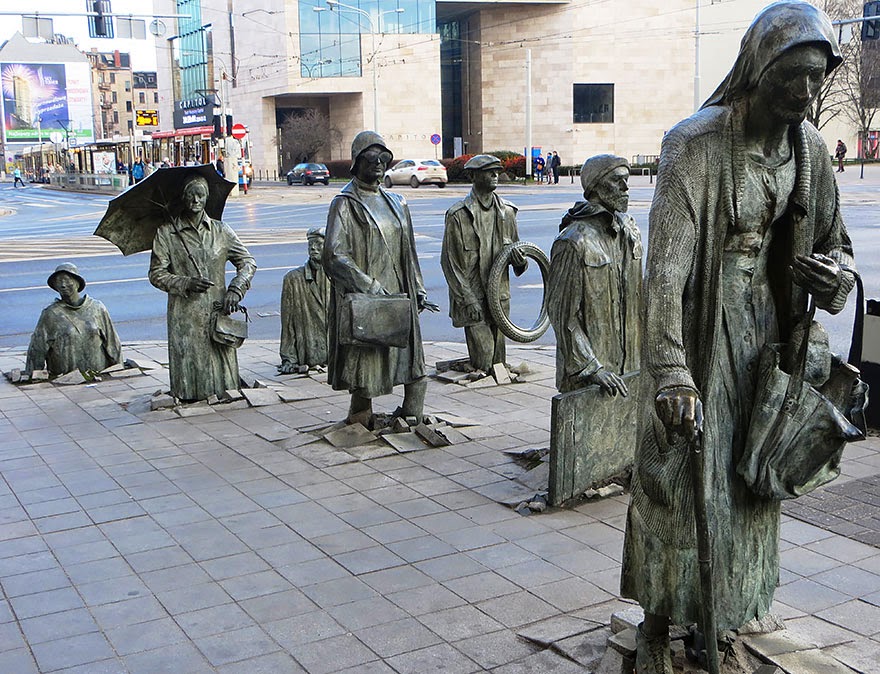 25 Of The Most Creative Sculptures And Statues From Around The World (3)