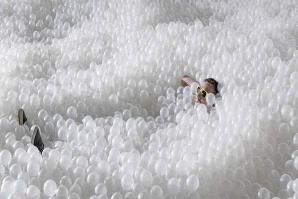 this-washington-museum-has-been-turned-into-a-gigantic-ball-pit-and-the-pictures-are-unbelievable-1024x512