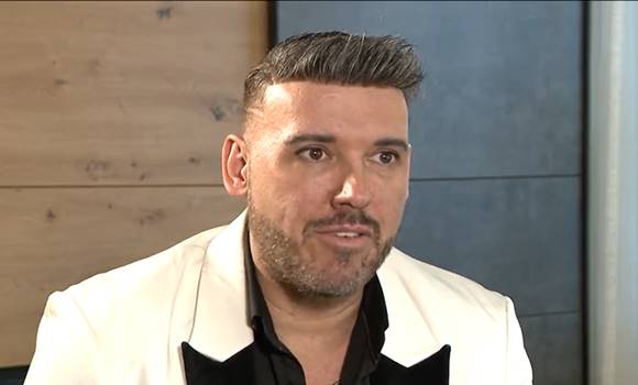 Ő Jolly 23 éves fia, akit még kiskorában elhagyott